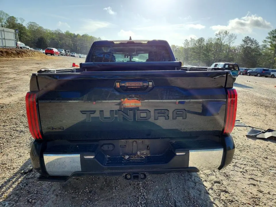 2024 TOYOTA TUNDRA SR5  