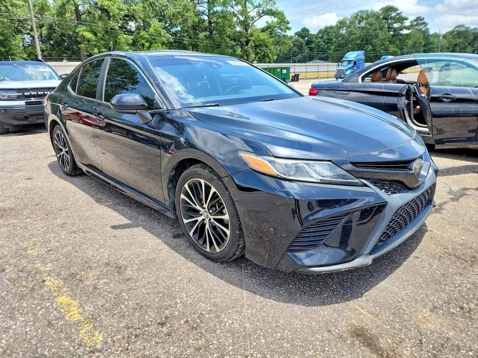 2018 TOYOTA CAMRY SE  