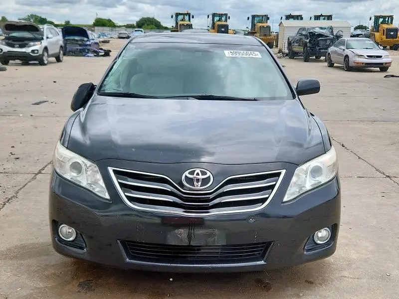 2011 TOYOTA CAMRY SE  