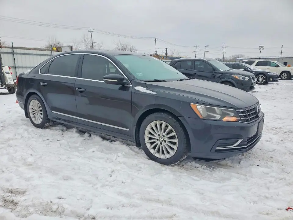 2016 VOLKSWAGEN PASSAT SE  