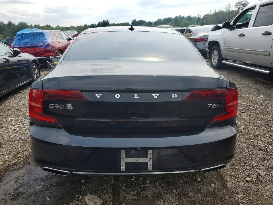 2017 VOLVO S90 T6 MOMENTUM  