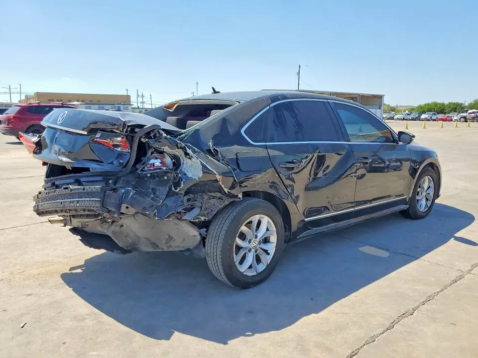 2016 VOLKSWAGEN PASSAT   