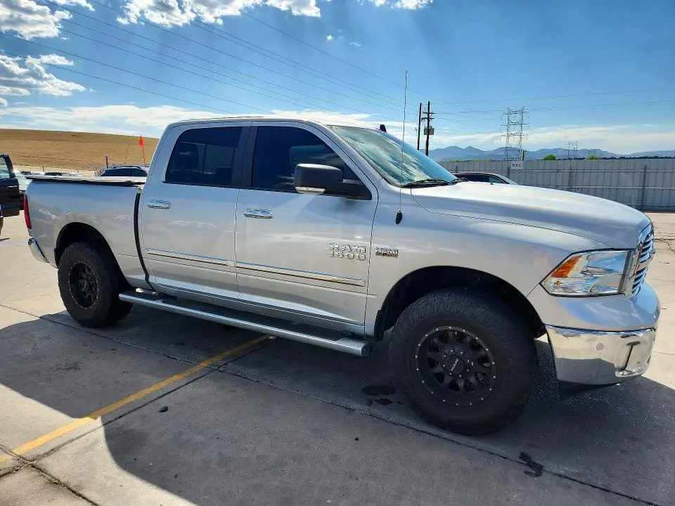 2017 RAM 1500 SLT  