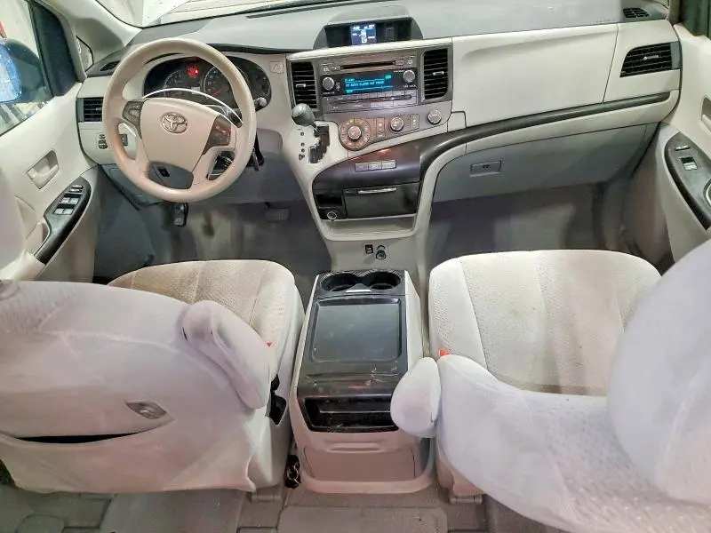 2011 TOYOTA SIENNA LE  