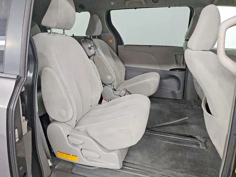 2012 TOYOTA SIENNA LE 8-PASSENGER  