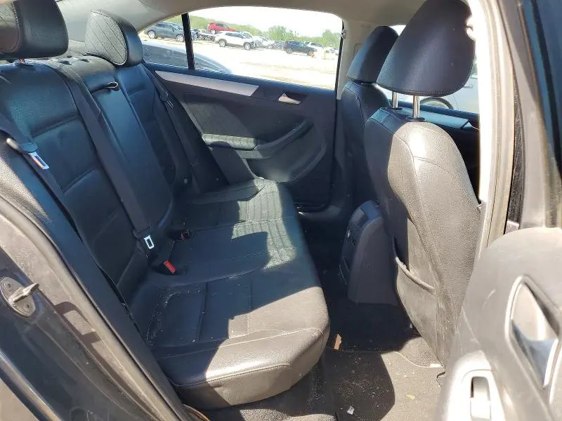 2013 VOLKSWAGEN JETTA SE  