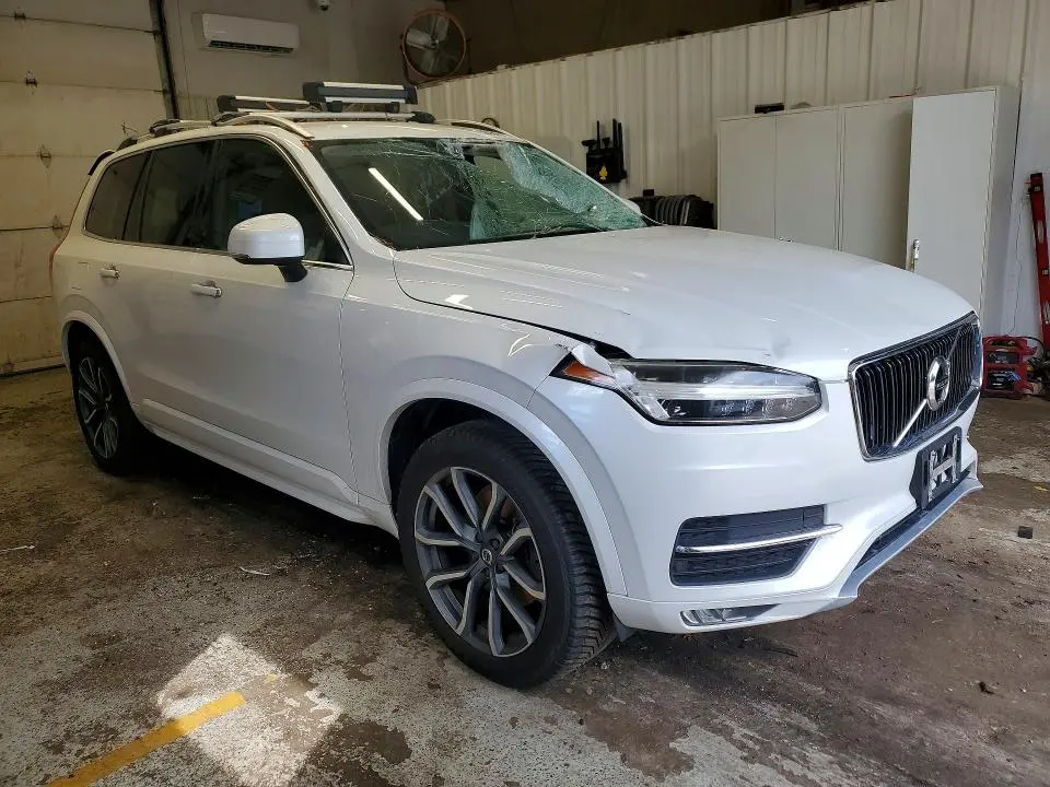 2017 VOLVO XC90 T5  