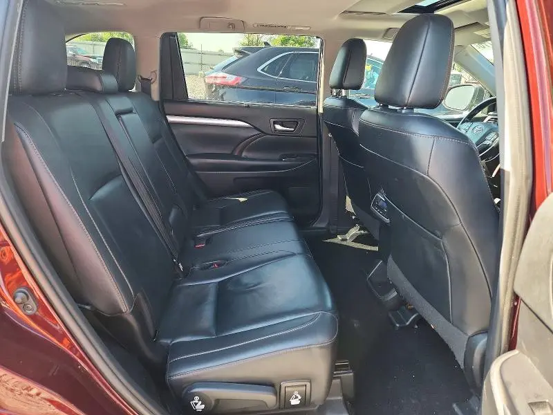 2019 TOYOTA HIGHLANDER XLE  