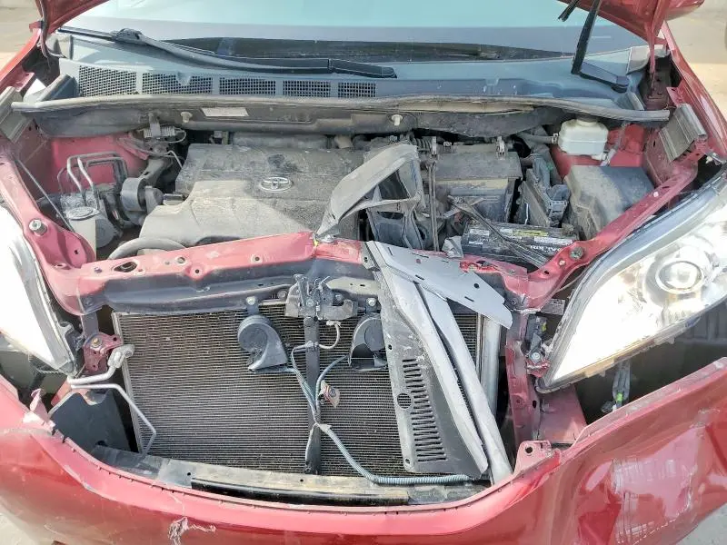 2011 TOYOTA SIENNA   