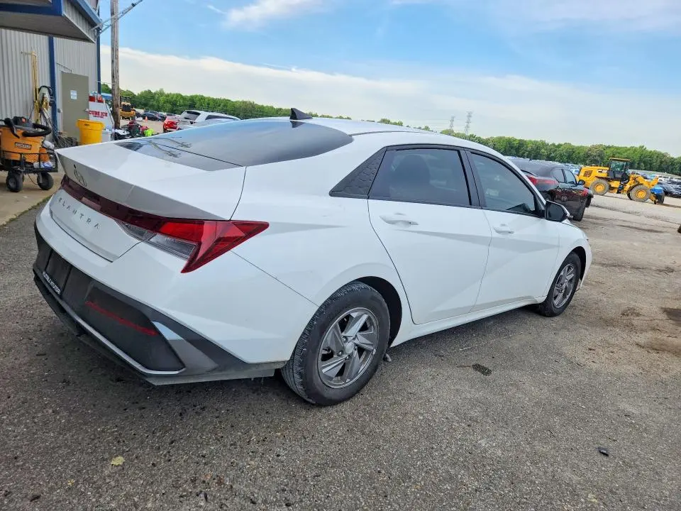 2025 HYUNDAI ELANTRA SE  