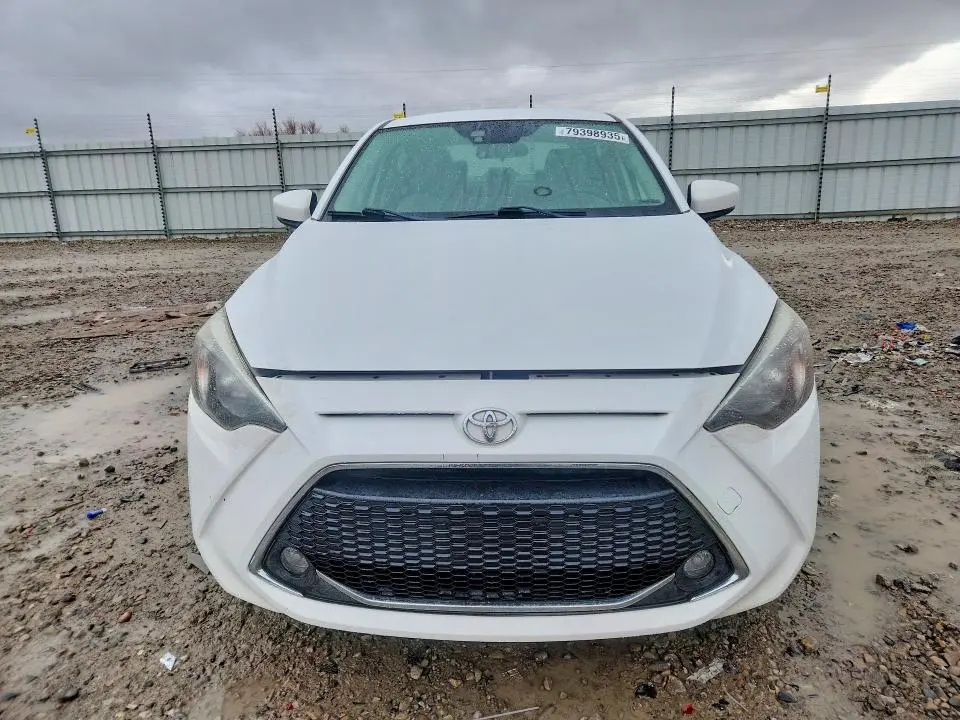 2019 TOYOTA YARIS LE  