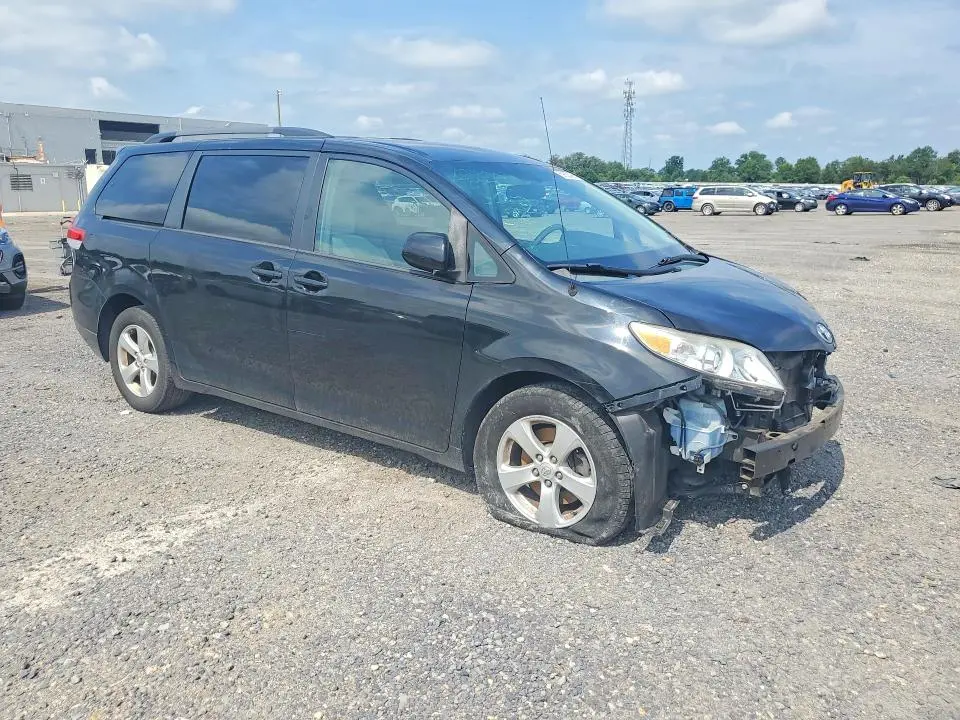 2014 TOYOTA SIENNA LE  