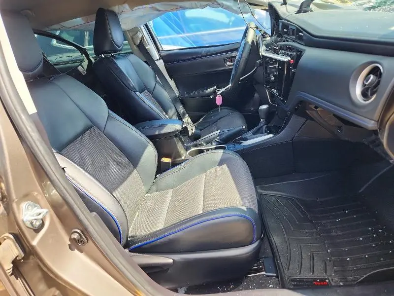 2017 TOYOTA COROLLA SE  