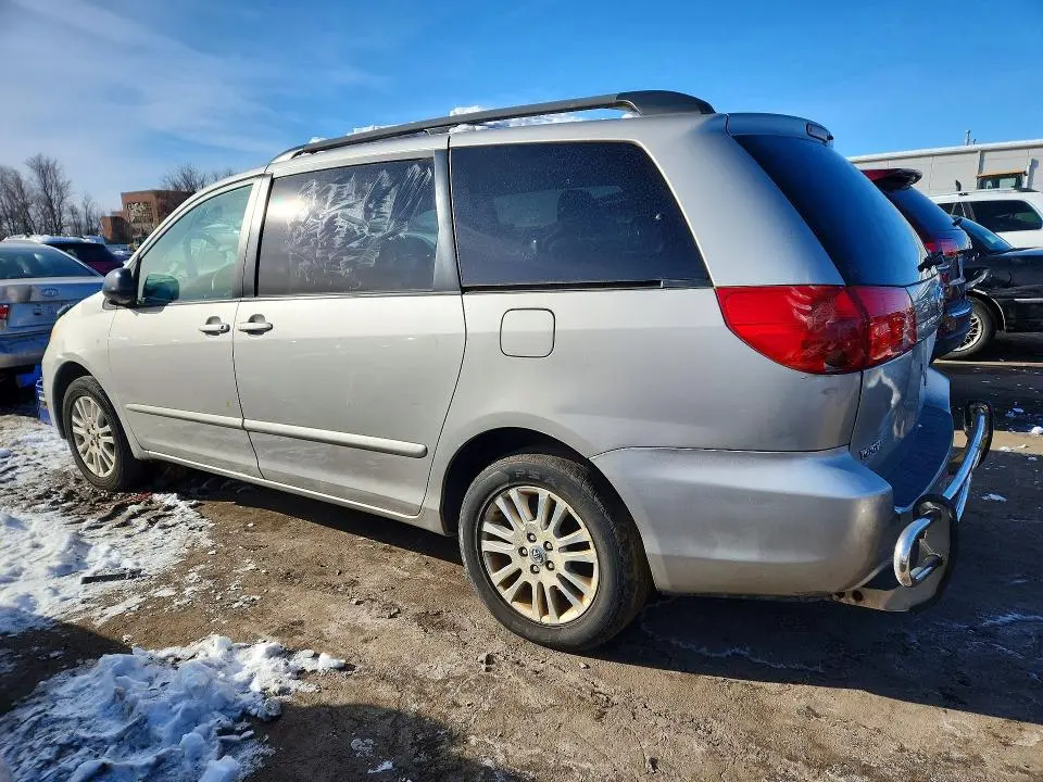 2010 TOYOTA SIENNA LE  