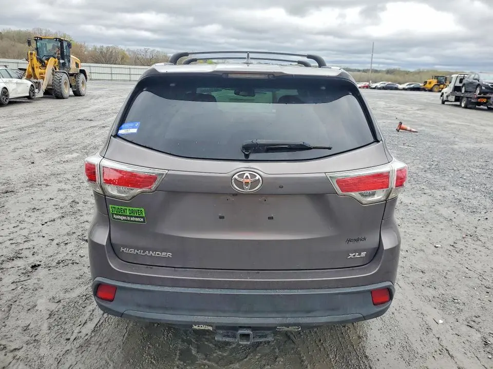 2016 TOYOTA HIGHLANDER XLE  