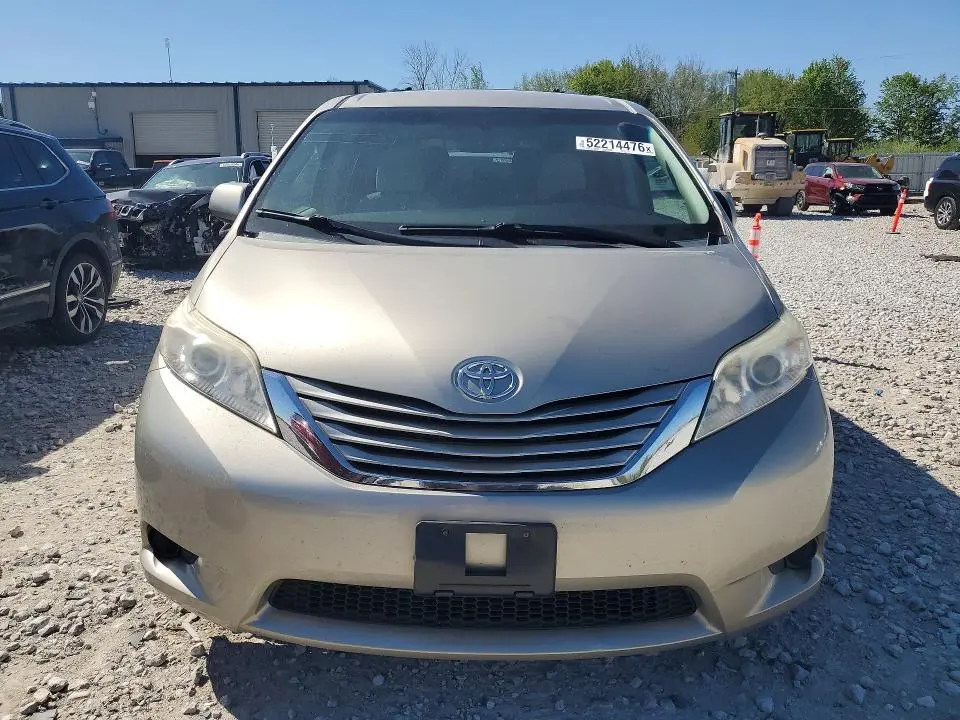 2016 TOYOTA SIENNA LE  