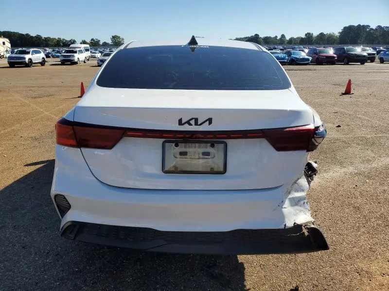 2024 KIA FORTE LX  