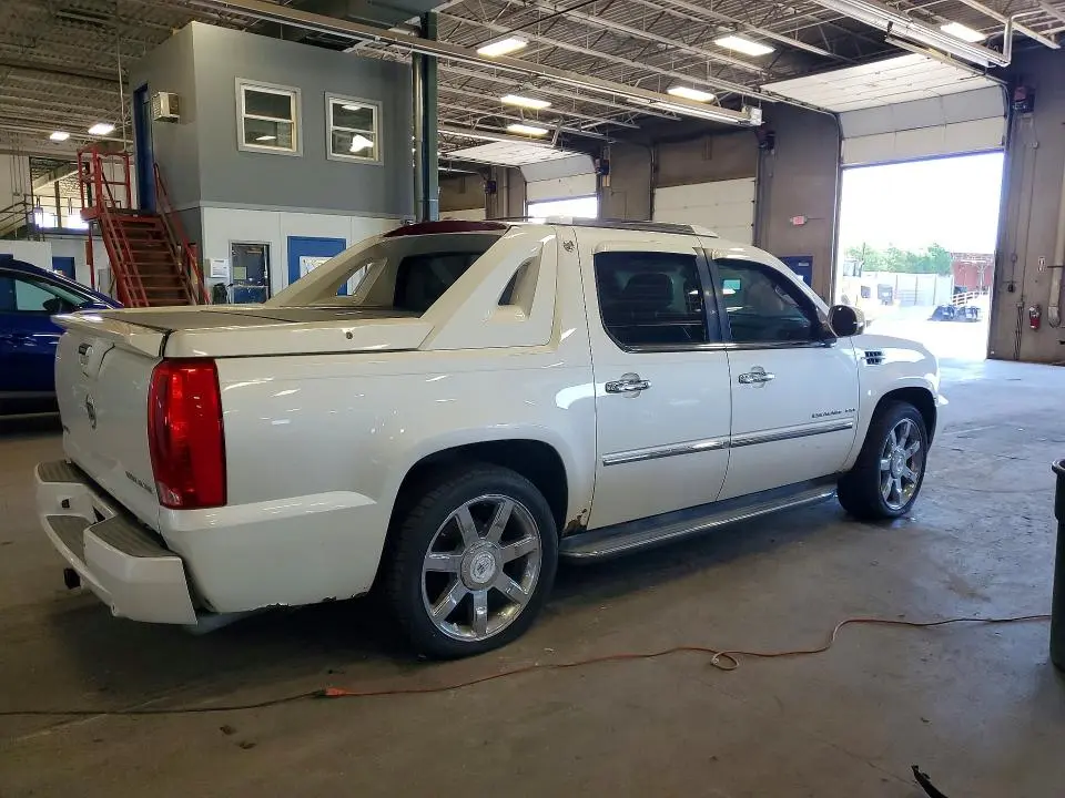 2011 CADILLAC ESCALADE EXT LUXURY  