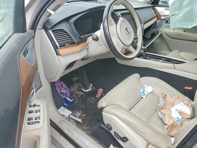2017 VOLVO XC90 T6  