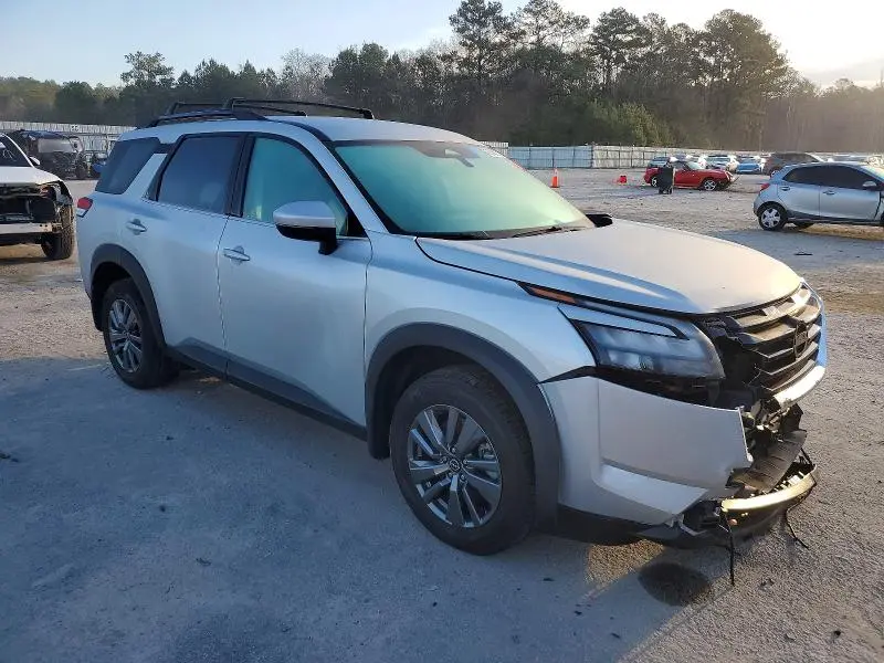 2024 NISSAN PATHFINDER SV  