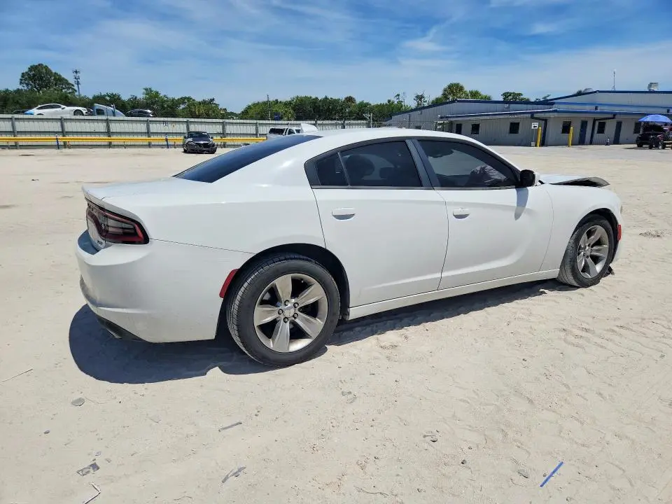 2017 DODGE CHARGER SXT  
