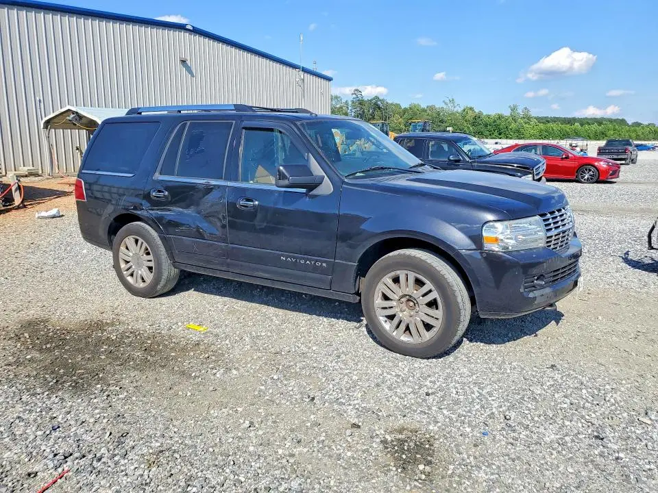 2011 LINCOLN NAVIGATOR   