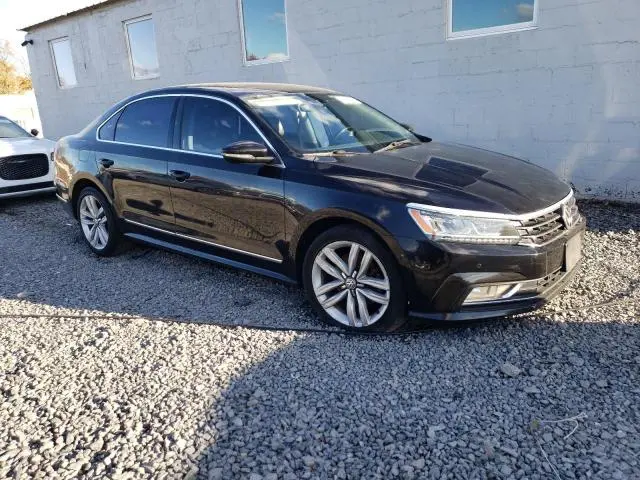 2017 VOLKSWAGEN PASSAT SE  