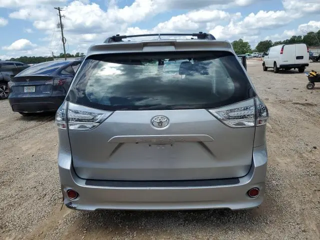 2019 TOYOTA SIENNA SE  