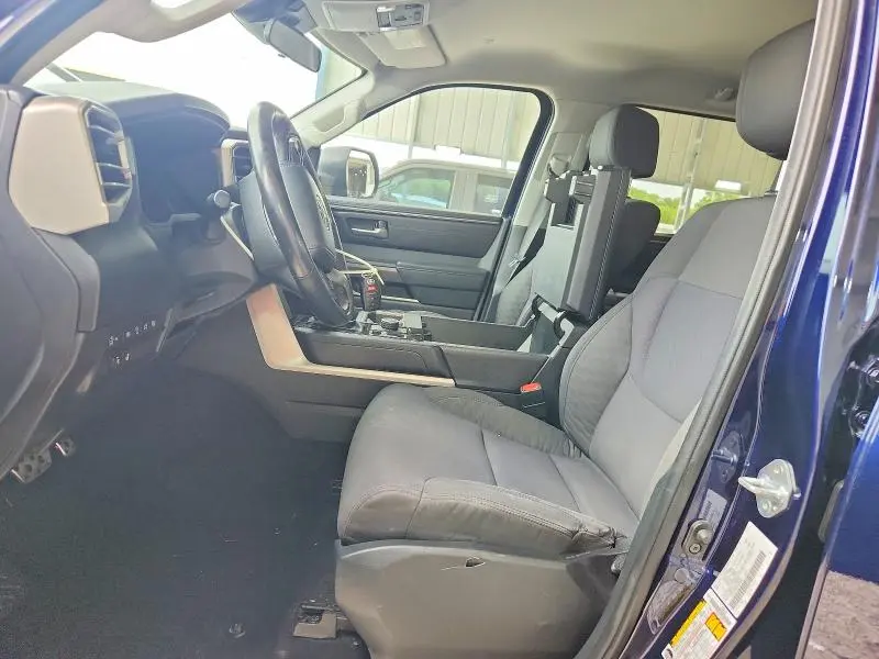 2022 TOYOTA TUNDRA SR5  
