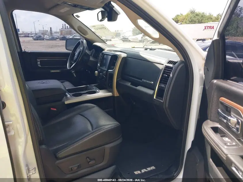 2017 RAM 1500 LARAMIE  4X4 5'7 BOX