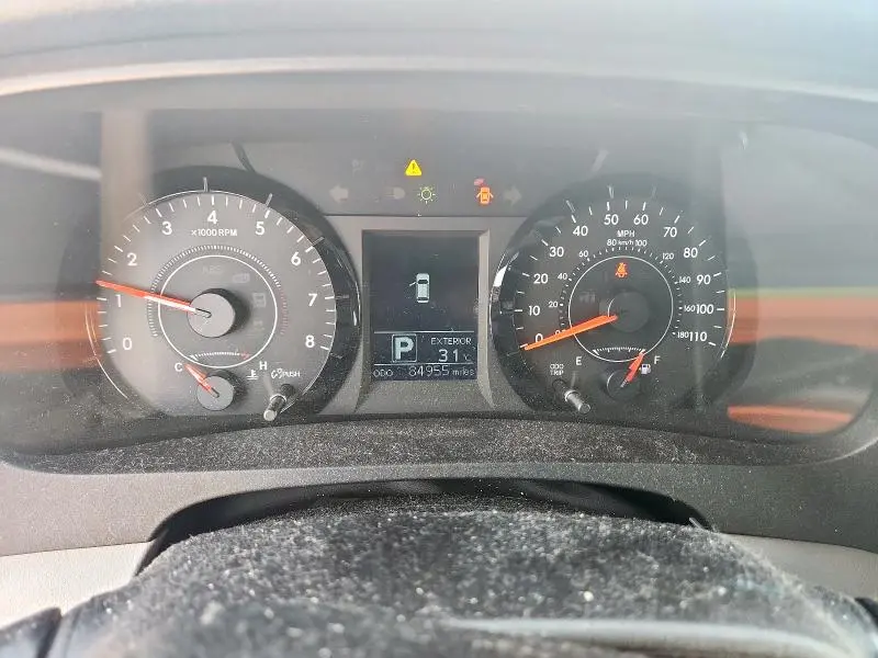 2016 TOYOTA SIENNA LE  