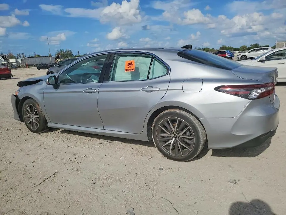 2023 TOYOTA CAMRY XLE  