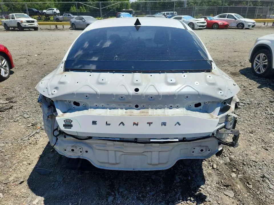 2021 HYUNDAI ELANTRA SE  