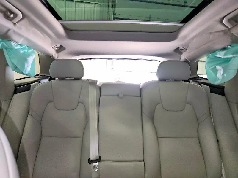 2025 VOLVO XC60 PLUS  