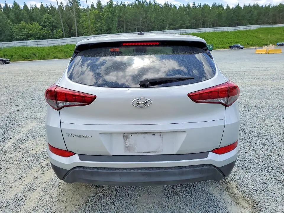 2016 HYUNDAI TUCSON SE  