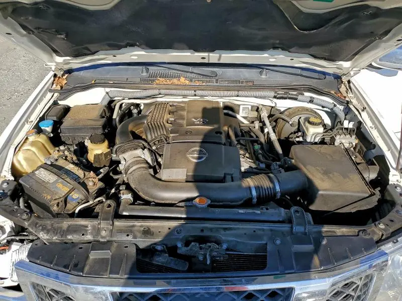 2010 NISSAN FRONTIER CREW CAB SE  