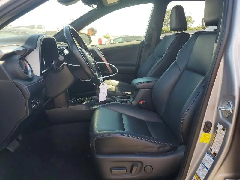 2018 TOYOTA RAV4 HV SE  