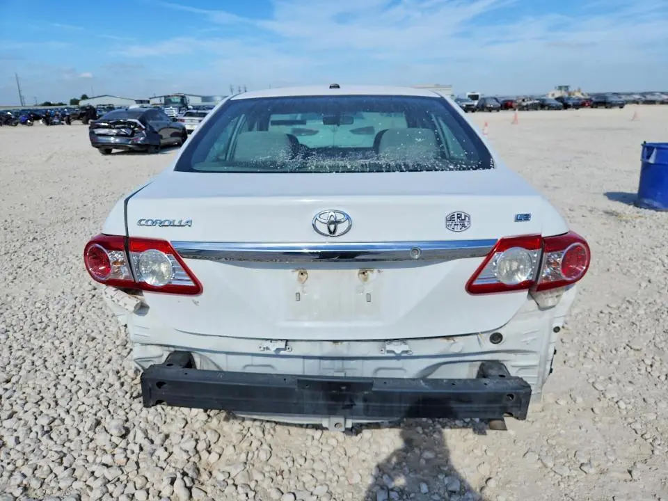 2011 TOYOTA COROLLA LE  
