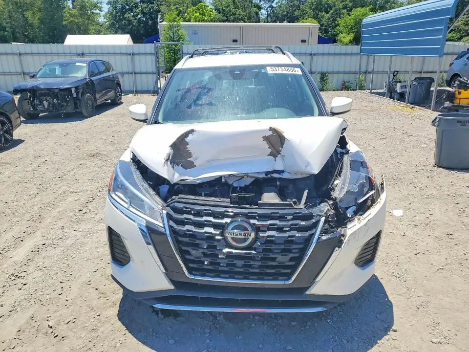 2021 NISSAN KICKS SV  