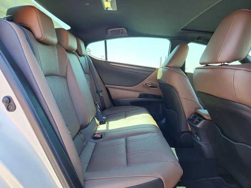 2025 LEXUS ES 300H LUXURY  