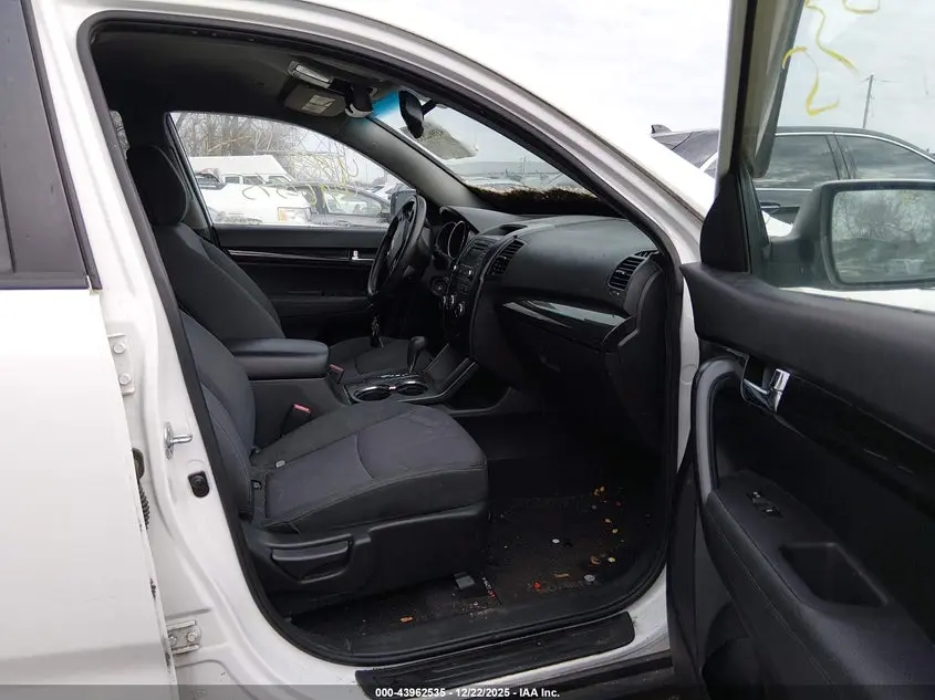 2013 KIA SORENTO LX