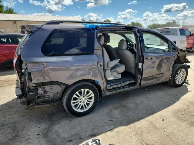 2015 TOYOTA SIENNA XLE  