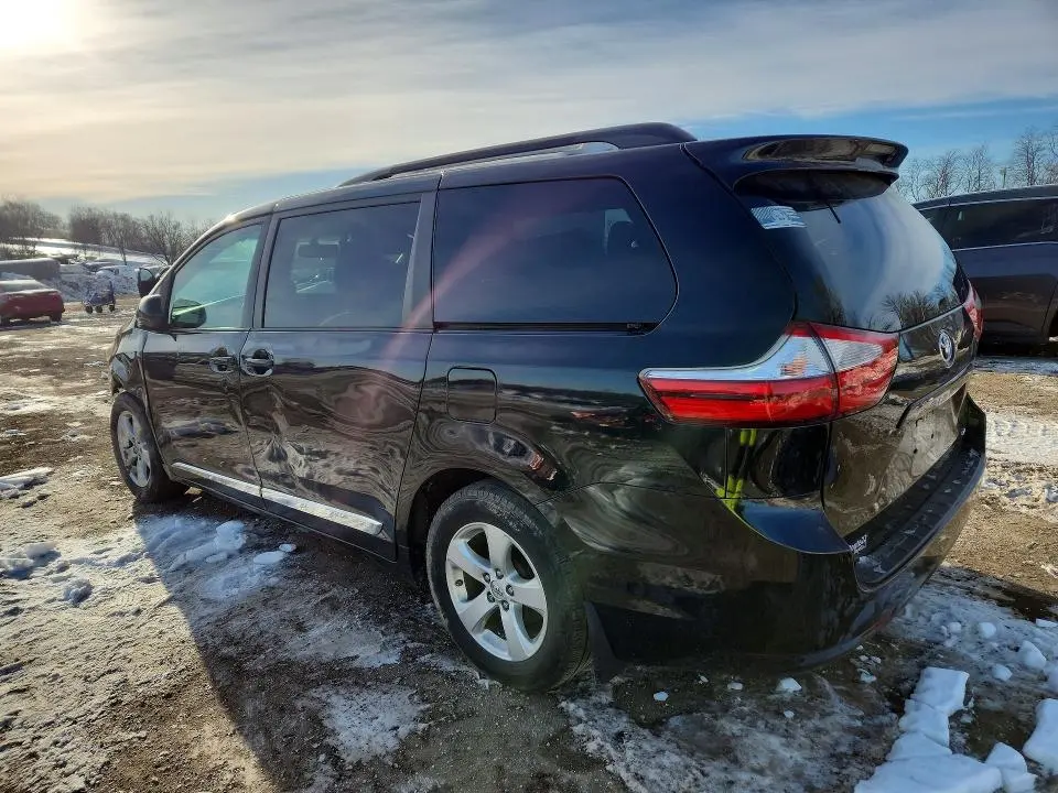 2017 TOYOTA SIENNA LE  