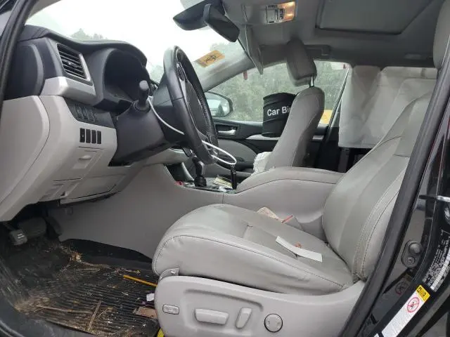 2019 TOYOTA HIGHLANDER SE  