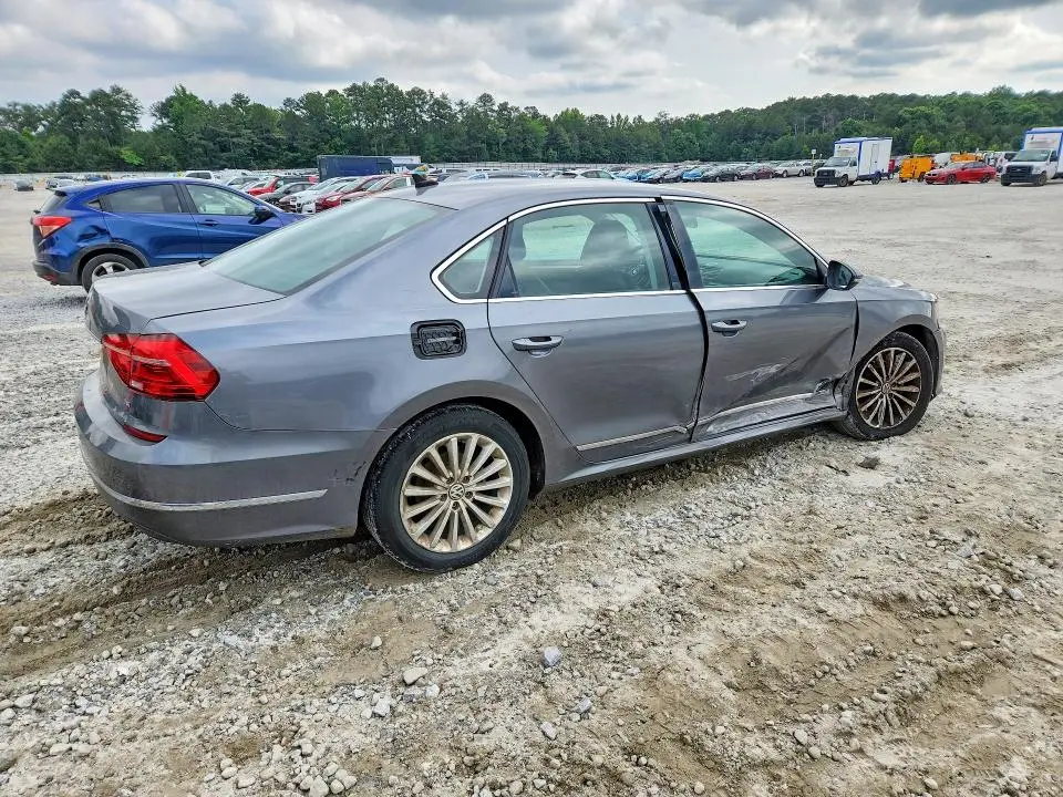 2016 VOLKSWAGEN PASSAT SE  