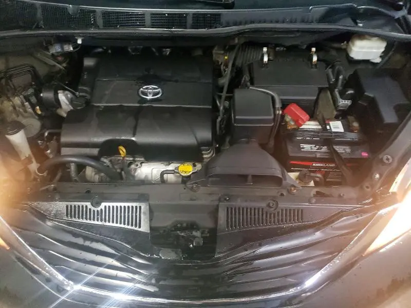 2011 TOYOTA SIENNA   