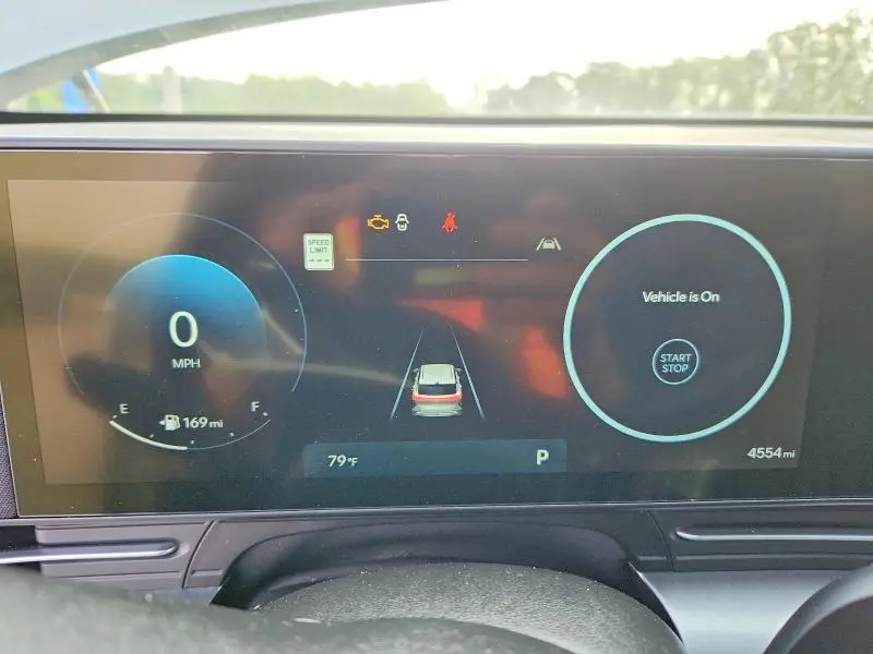 2026 HYUNDAI KONA SEL PREMIUM  