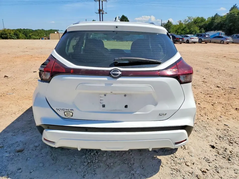 2022 NISSAN KICKS SV  