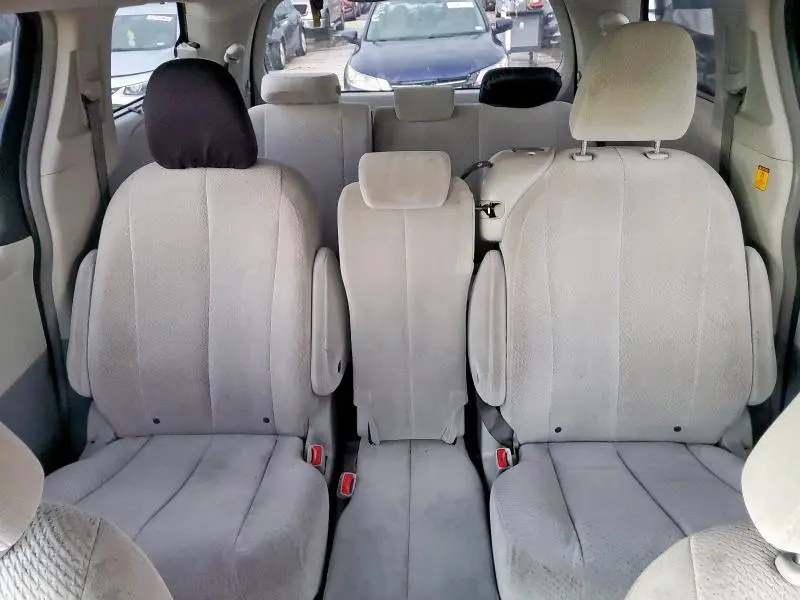 2011 TOYOTA SIENNA LE  