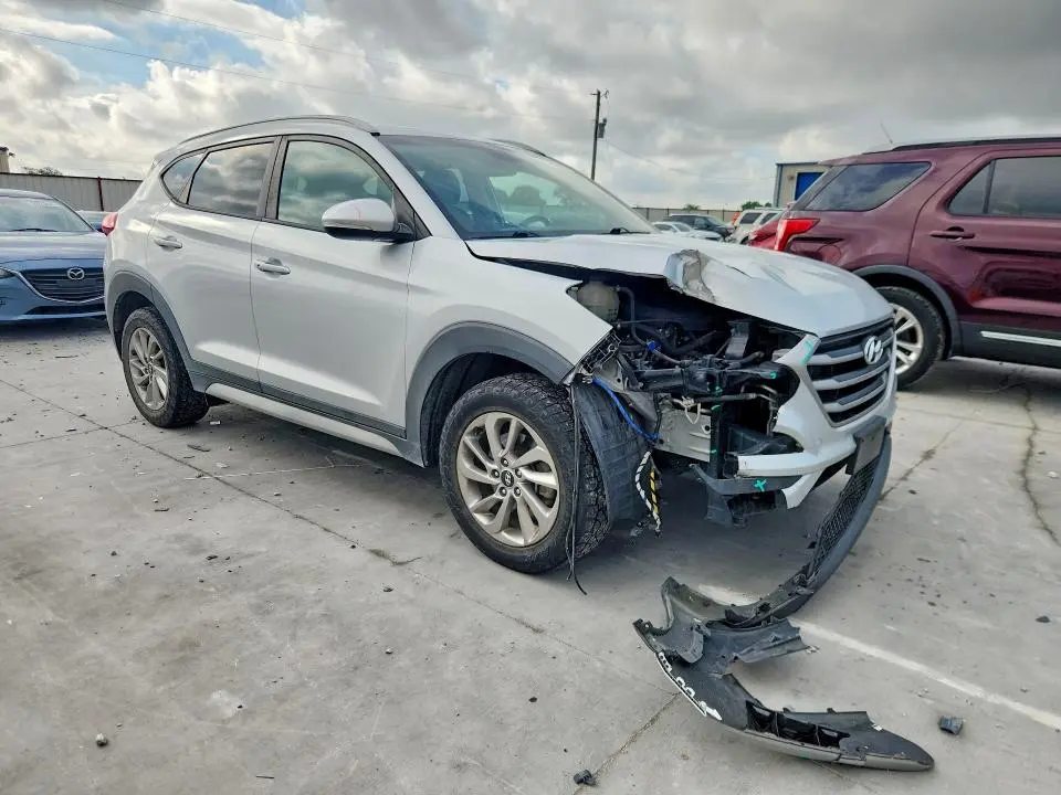 2017 HYUNDAI TUCSON SE PLUS  